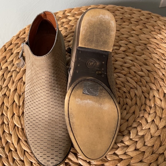 Lucky Brand tan suede ankle bootie - size 9 - Picture 8 of 9